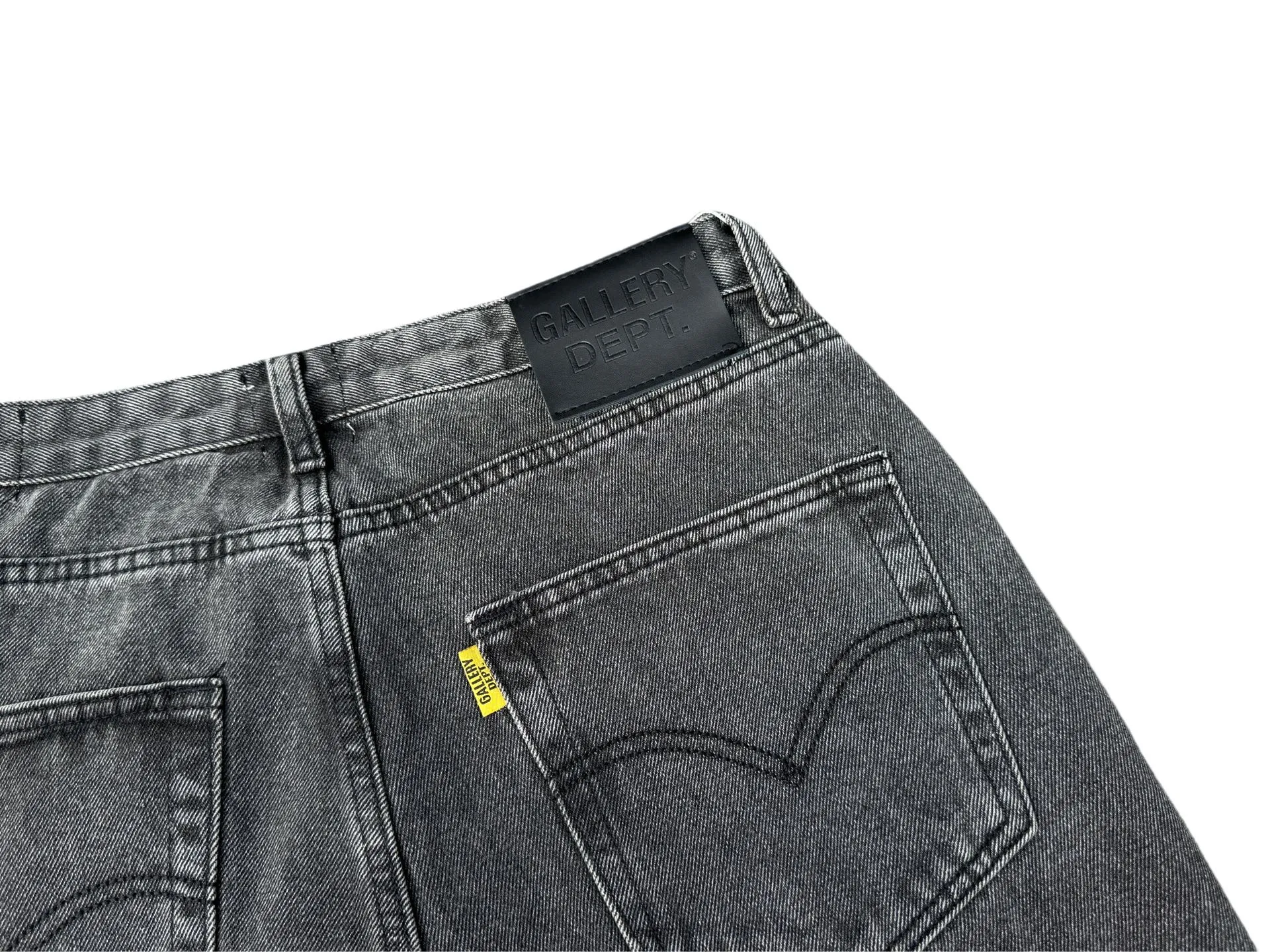 P246💰G990 GALLERY DEPT Denim Flared Jeans Washed and Distressed Spliced ​​Jeans Denim Washing Factory. During this process, the owner of the washing factory helped introduce a boss who once worked for Levi OEM and started his own business. This also paved the way for the following styles. Therefore, Levi's remodeled single product for the base plate is really familiar. Whether it is the fabrics supplied or the lathes used in production, there is nothing to choose from. -Color: Black -Size: S-XXL (corresponding to 28-36)